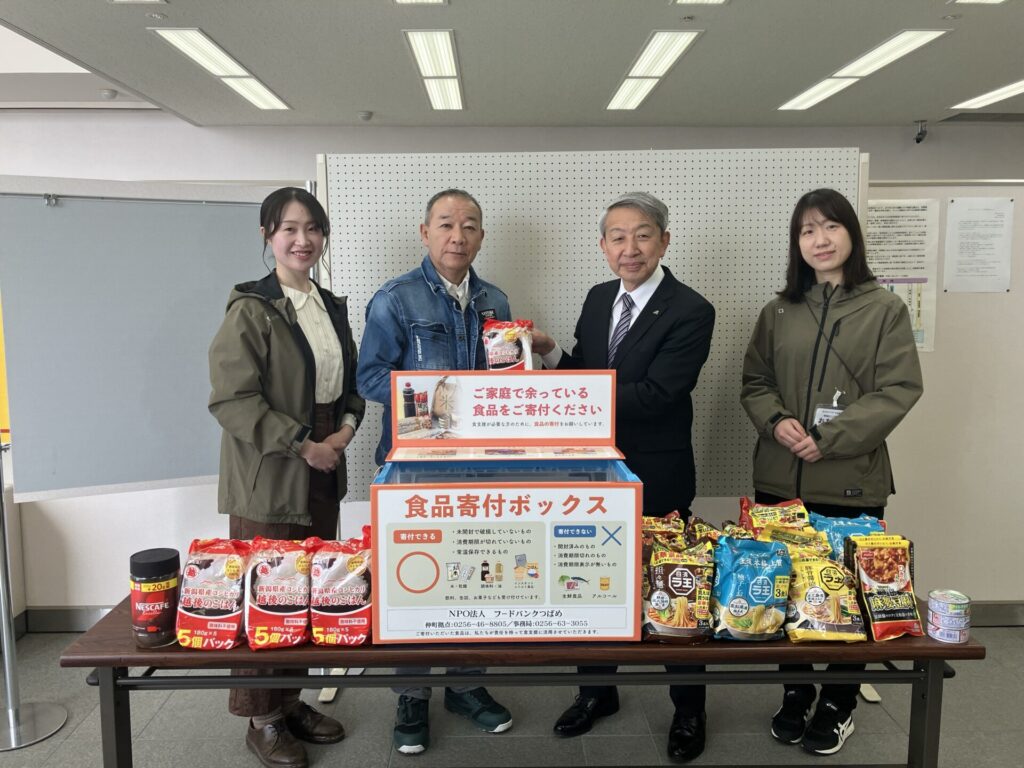 協栄信用組合店舗に、食品寄付ボックスを設置していただきました